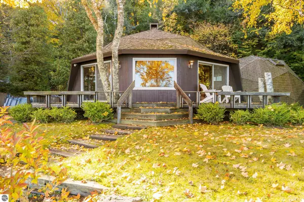 1205 E South Shore Drive 1205 E South Shore Drive, Frankfort, MI 49635