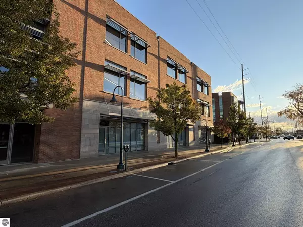 131 Lake Avenue, Traverse City, MI 49684