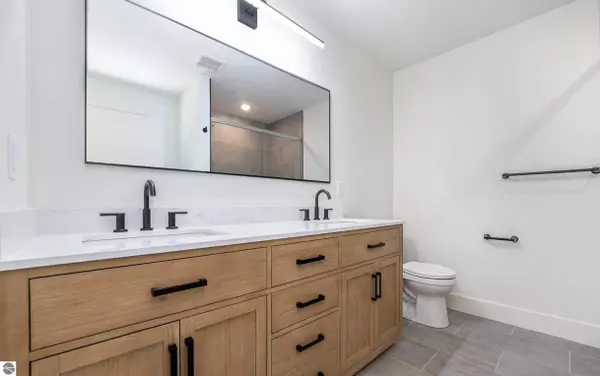 Traverse City, MI 49685,1689 Cascade Trail