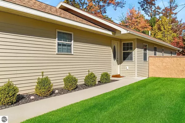 Interlochen, MI 49643,9842 Deer Track Court