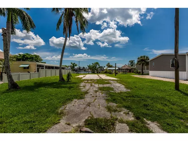 Goodland, FL 34140,608 SUNSET COURT