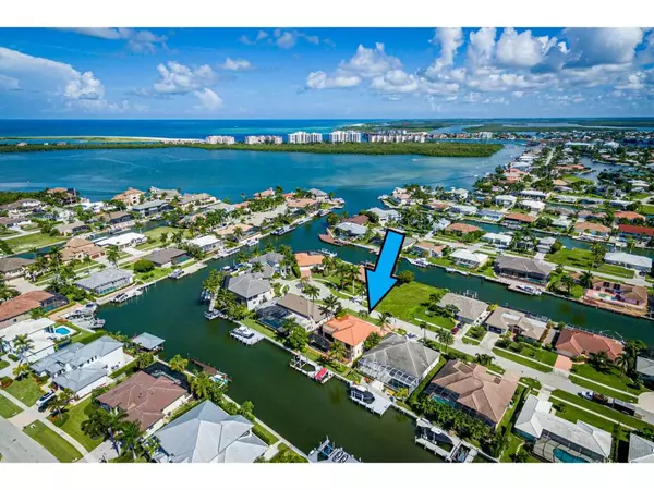 Marco Island, FL 34145,825 MAGNOLIA CT COURT