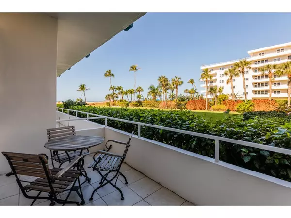 220 SEAVIEW COURT #106, Marco Island, FL 34145