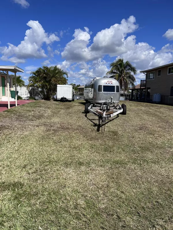 Goodland, FL 34140,569 COCONUT