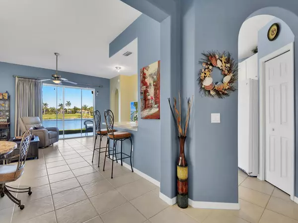 Naples, FL 34104,6886 STERLING GREENS DRIVE #101