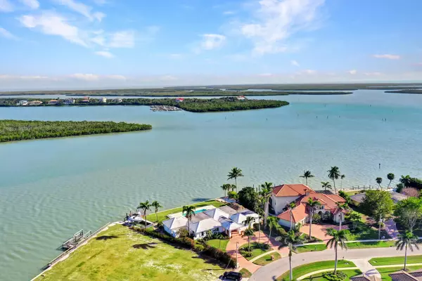 Marco Island, FL 34145,999 CAXAMBAS DRIVE