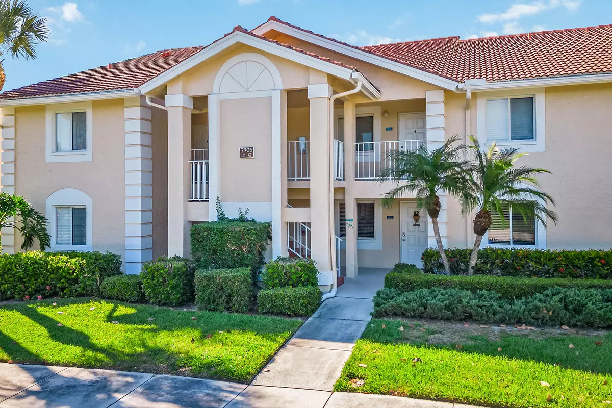 Naples, FL 34109,7806 EMERALD CIRCLE #102