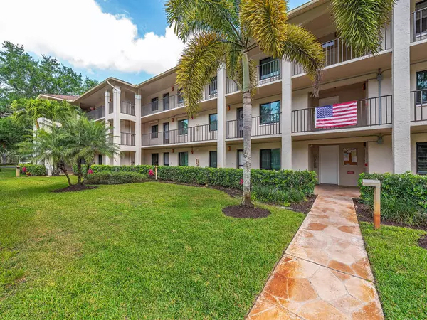 5784 DEAUVILLE CIRCLE #B-301,  Naples,  FL 34112