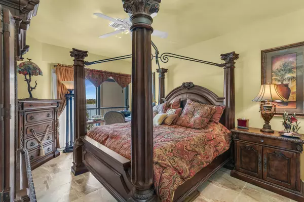 Naples, FL 34113,103 LA PENINSULA BOULEVARD #103