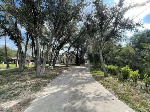 Weslaco, TX 78596,620 Lion Lake DR N