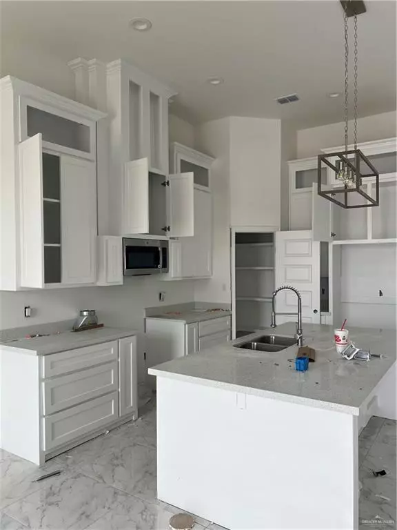 Mission, TX 78572,604 La Laguna RD