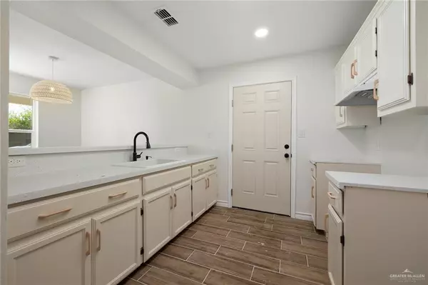 Edinburg, TX 78541,2817 Trey DR