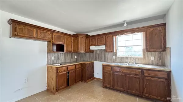 Elsa, TX 78599,712 VFW Street, E AVE