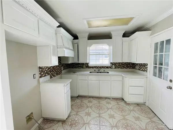 Mission, TX 78574,2919 Crisantema ST