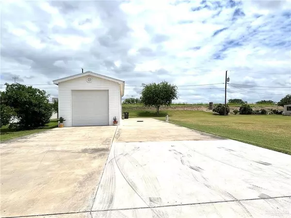 712 E Palmera DR, La Feria, TX 78559