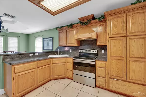 Weslaco, TX 78596,721 Tierra Prometida