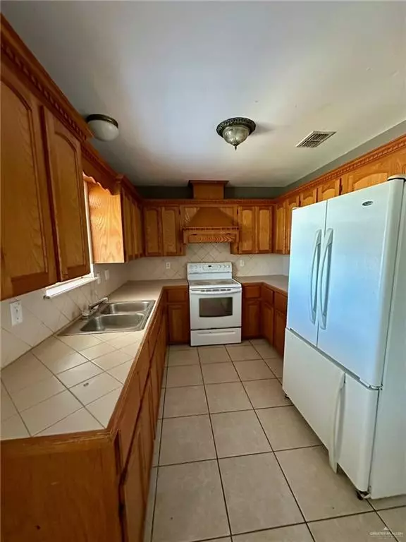 San Juan, TX 78589,826 Tangerine ST