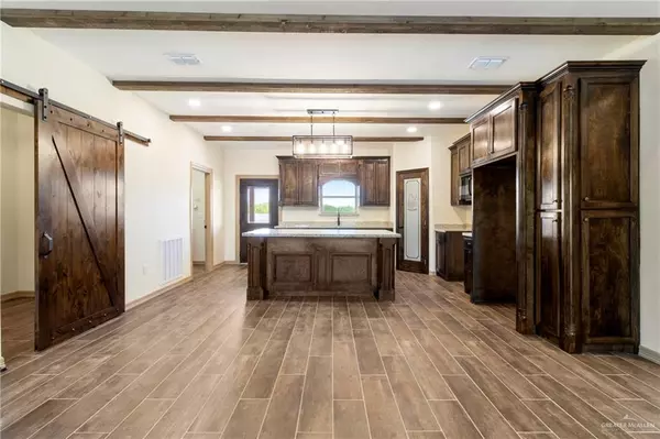 Rio Grande City, TX 78582,33 Midway RD