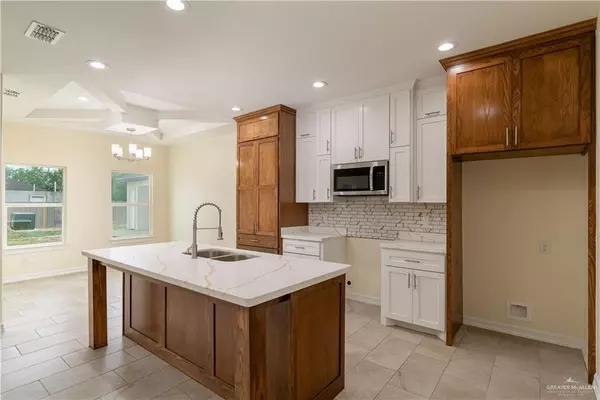 Alamo, TX 78516,613 Tower Oak DR