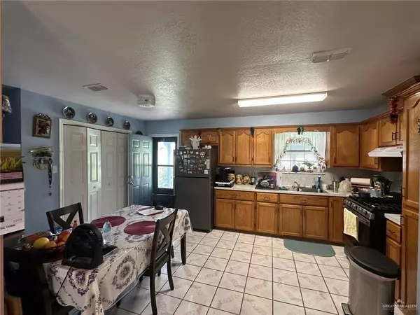 Mercedes, TX 78570,733 Kansas ST S