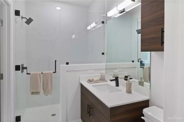 Weslaco, TX 78596,613 Coves LN #4