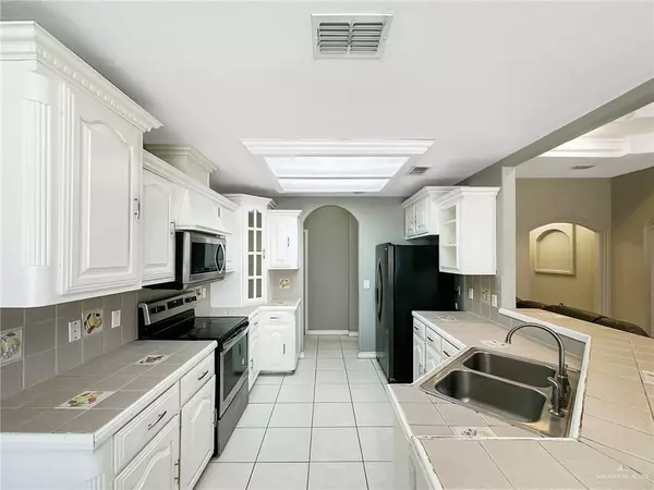 San Juan, TX 78589,700 Via Cantera DR