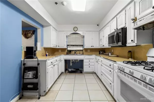 Donna, TX 78537,522 N Main ST
