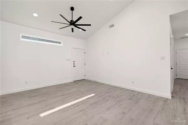 Weslaco, TX 78596,2609 Mockingbird RD #D