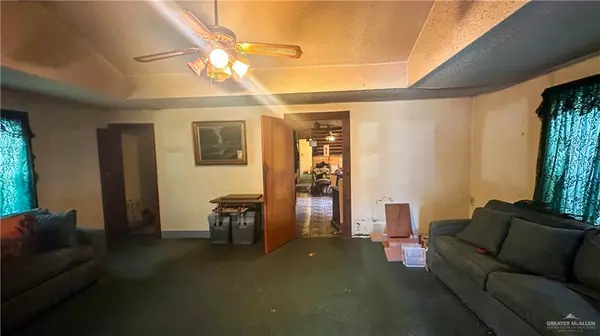 Elsa, TX 78543,816 N Carlson ST