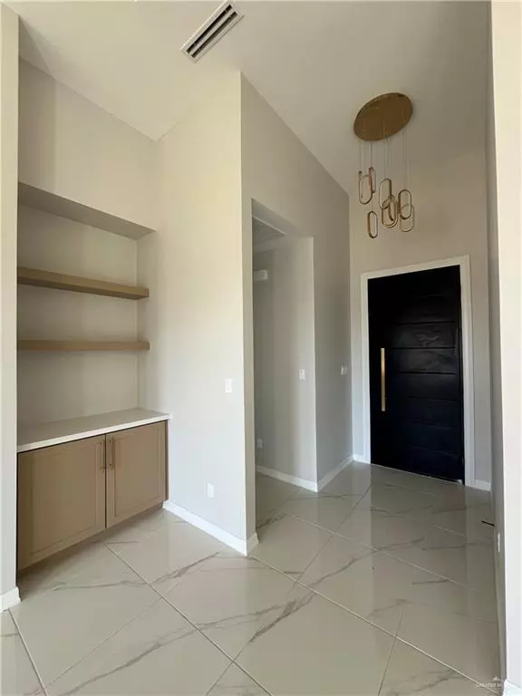 Alamo, TX 78516,421 Serg LOOP