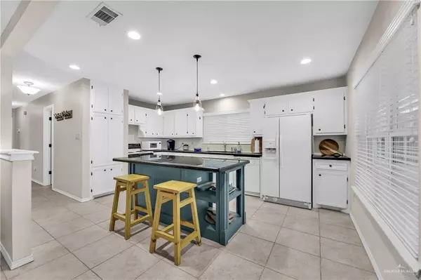 Alamo, TX 78516,912 Palm DR