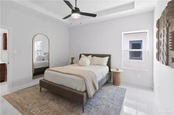 Weslaco, TX 78596,607 Coves LN #4