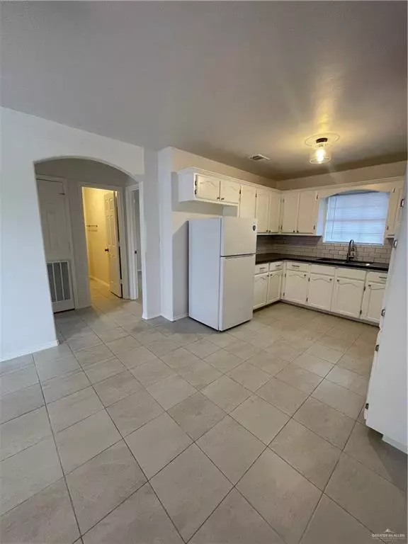 Weslaco, TX 78596,1408 Pine ST #C