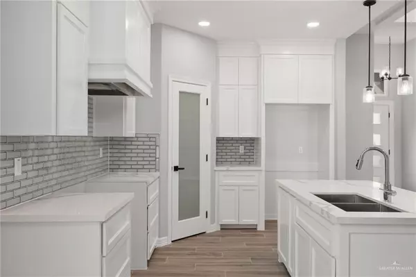 Edinburg, TX 78541,3404 Dunes DR