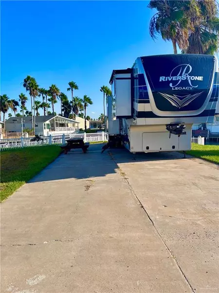 142 E Bonnet CIR, Port Isabel, TX 78578