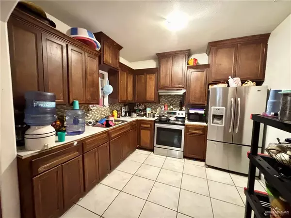 Donna, TX 78537,7408 Mackenzie ST