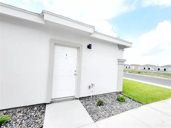 Mcallen, TX 78573,5901 Swallow AVE #4