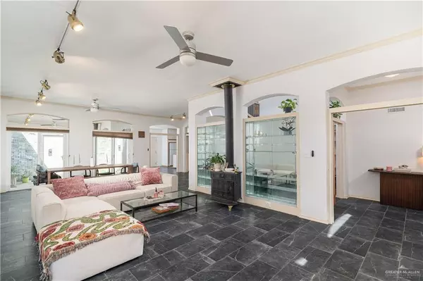 Weslaco, TX 78596,1002 S Border AVE