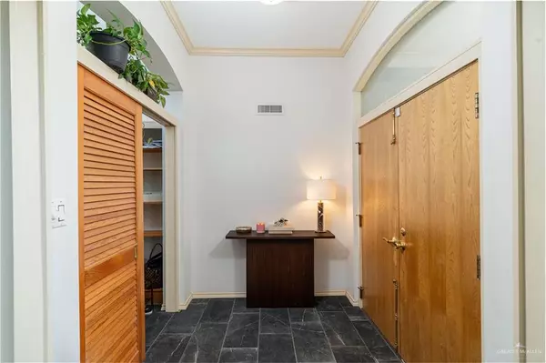 Weslaco, TX 78596,1002 S Border AVE