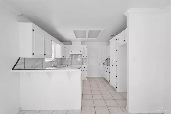 Mission, TX 78574,3003 Costa Azul LN