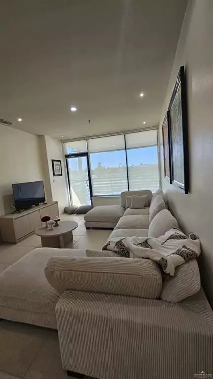 Mission, TX 78572,813 Travis ST #210