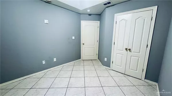 Mission, TX 78573,4004 White Oak DR