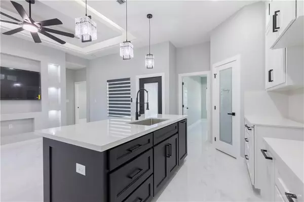 Alamo, TX 78516,709 Carey LN