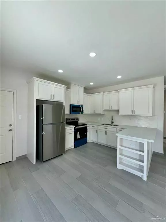 Mission, TX 78572,1001 Hidden Hills ST