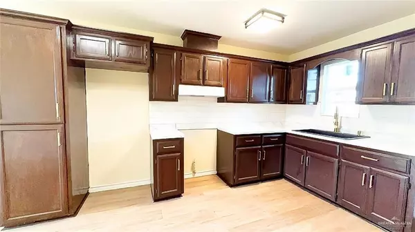 Edcouch, TX 78538,204 S McDaniel ST