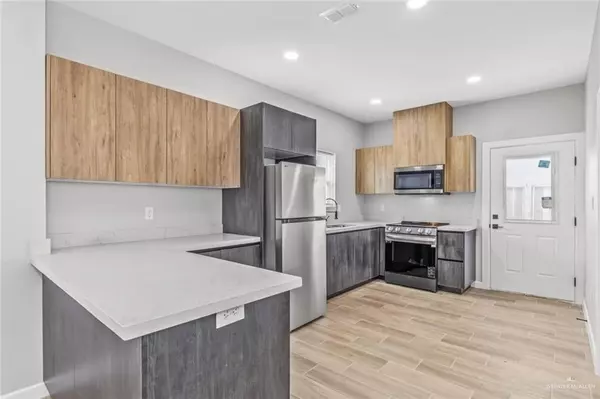 Mission, TX 78572,103 Yosemite DR #3