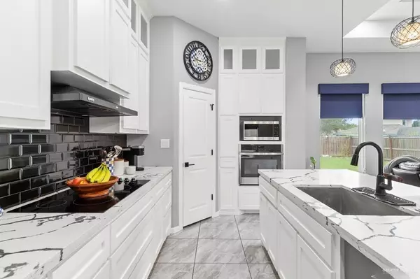 Los Fresnos, TX 78566,9388 Queen Palm ST