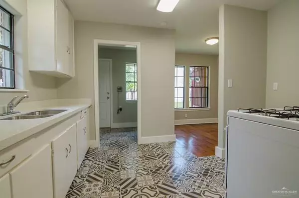 Mcallen, TX 78501,1112 N 16th ST