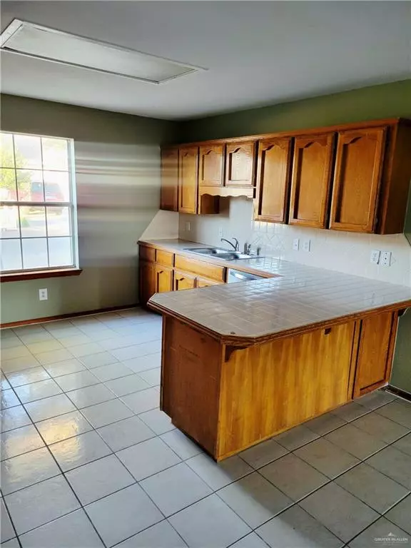 Mission, TX 78572,1028 Fairway DR