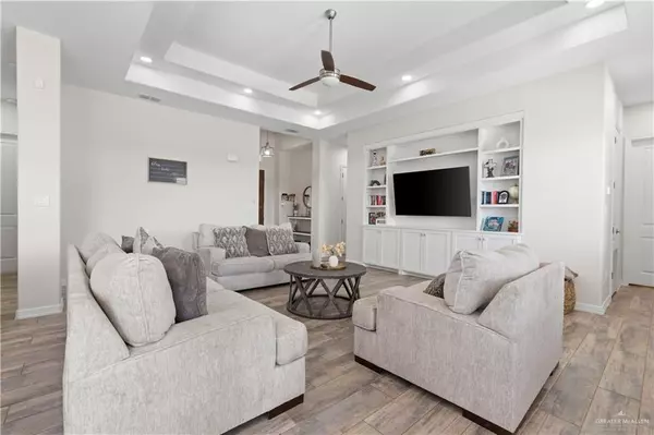 Los Fresnos, TX 78566,102 Heron ST